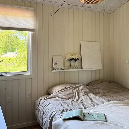 6 Person In Sjolund-by Traum