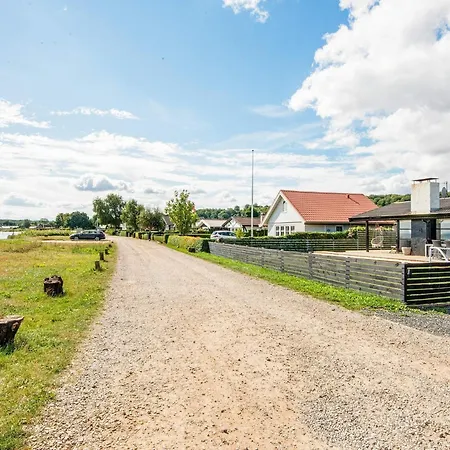 6 Person In Sjolund-by Traum *